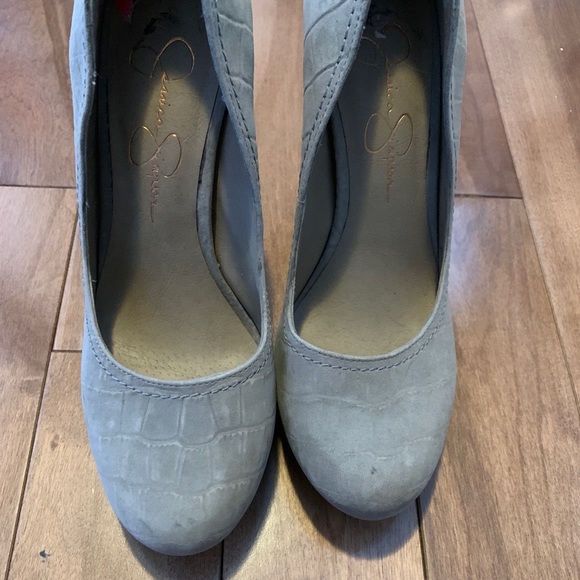 5 for $25 Jessica Simpson beige heels - Picture 2 of 3